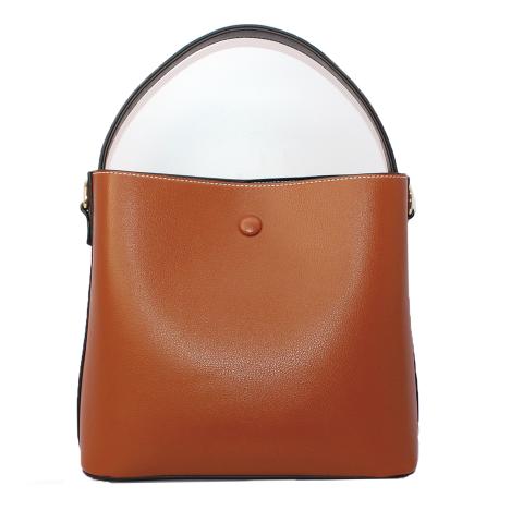 The fashion designer bag with a carry-on strap. Crafted from faux leather material in a brown. It comes with an external separate matching zip up pouch which is perfect for carrying around your make-up or any smaller accessories you don't want to lose.
