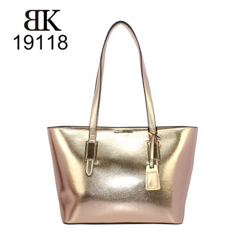 Shiny metallic golden bag trends in 2019 
