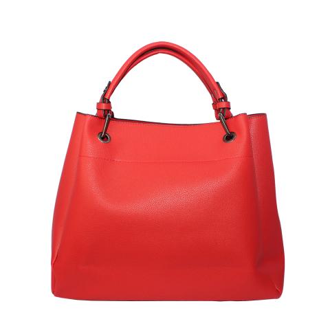 The timeless red handbag comes with double handles, gun hardware and detachable shoulder trap, meanwhile, a mini pocket detail on front.